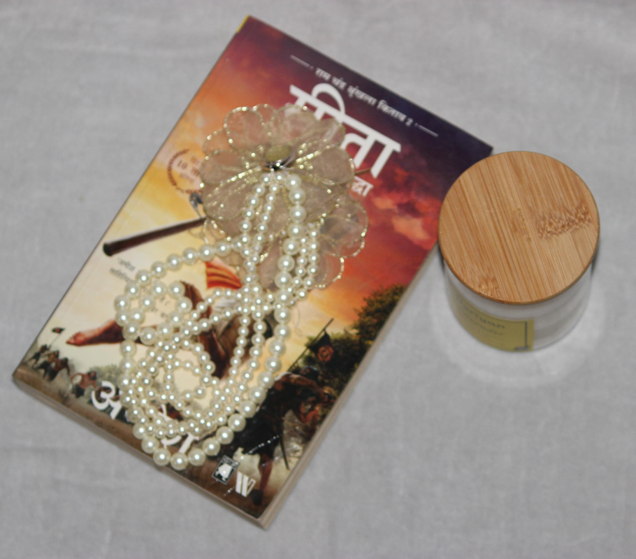 Heriyan Scented Candles Soy Wax | Highly Fragranced Glass jar with Wooden Lid | Up to 40 Hrs Burning Time (Sandalwood)